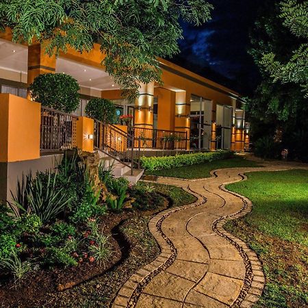 Home Guesthouse Rustenburg Bagian luar foto
