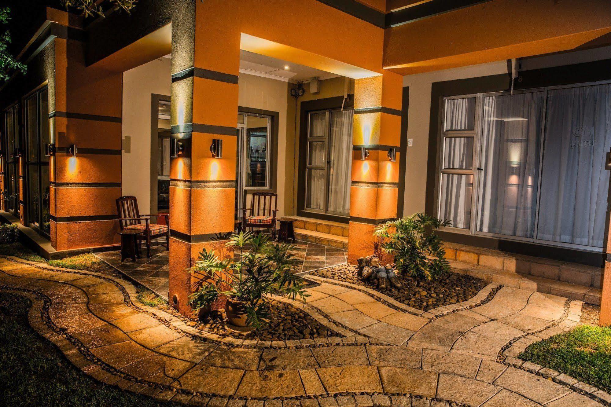Home Guesthouse Rustenburg Bagian luar foto