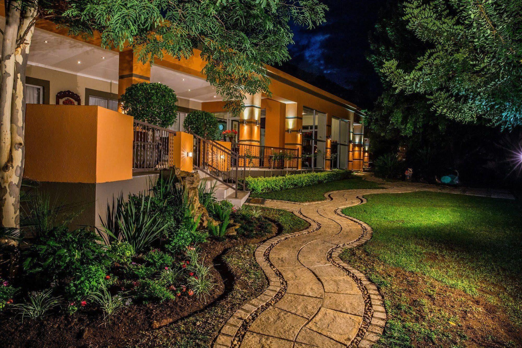 Home Guesthouse Rustenburg Bagian luar foto