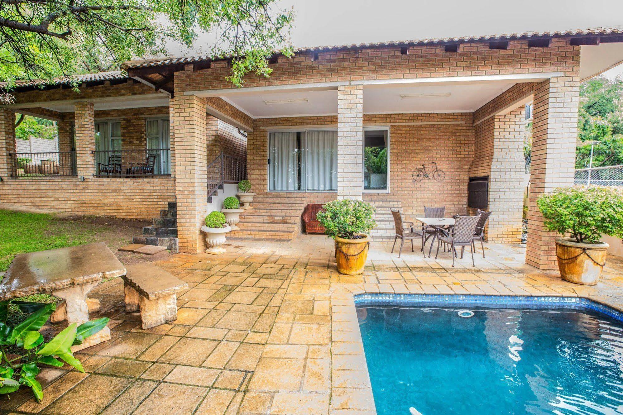 Home Guesthouse Rustenburg Bagian luar foto